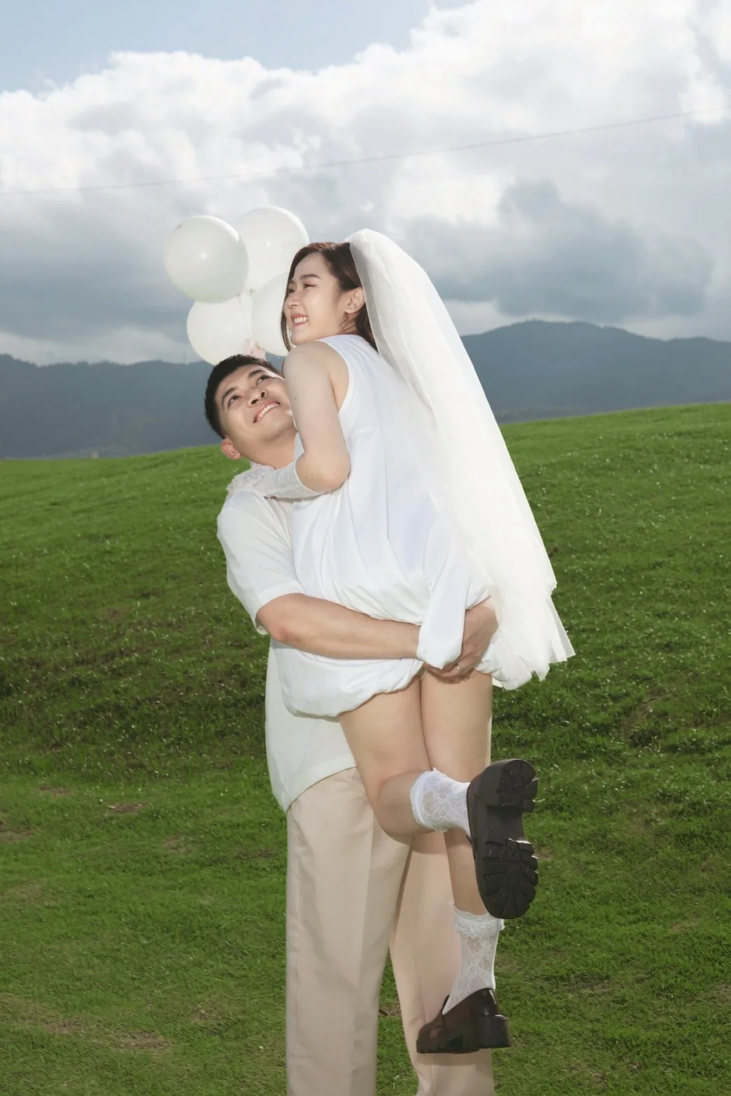ภาพพรีเวดดิ้ง Banana และ Kao: รอยยิ้มกลางทุ่งกว้าง